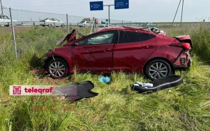 Cəlilabadda avtomobil aşıb: 1 nəfər ölüb, 2 uşaq xəsarət alıb - FOTO
