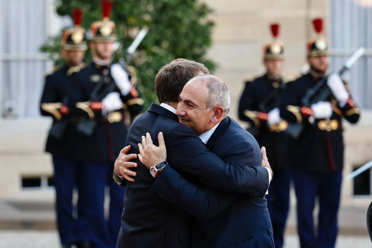 Azərbaycan Paris sammitinə niyə dəvət edilməyib?
