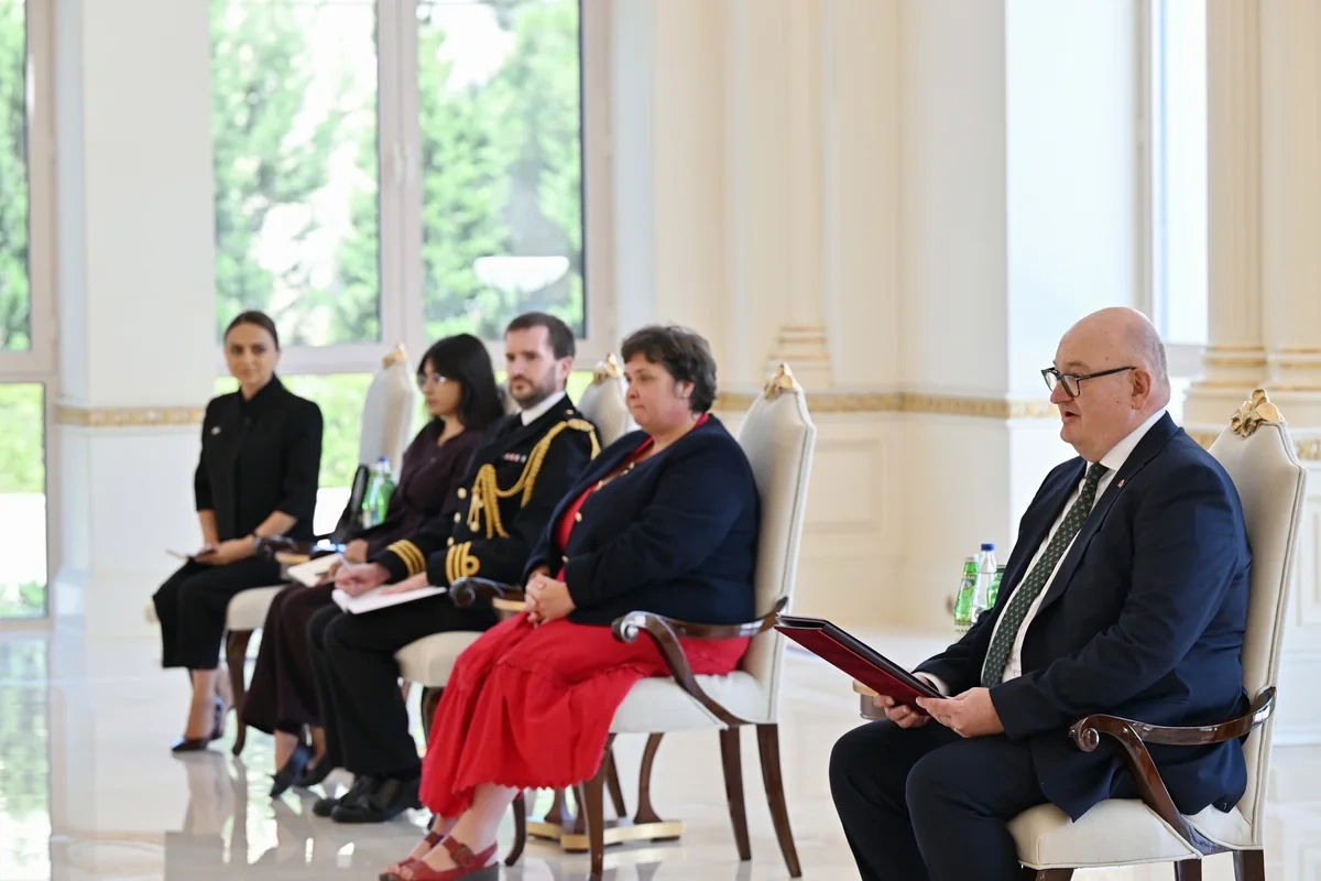 İlham Əliyev Böyük Britaniyanın yeni səfirinin etimadnaməsini qəbul etdi - FOTO