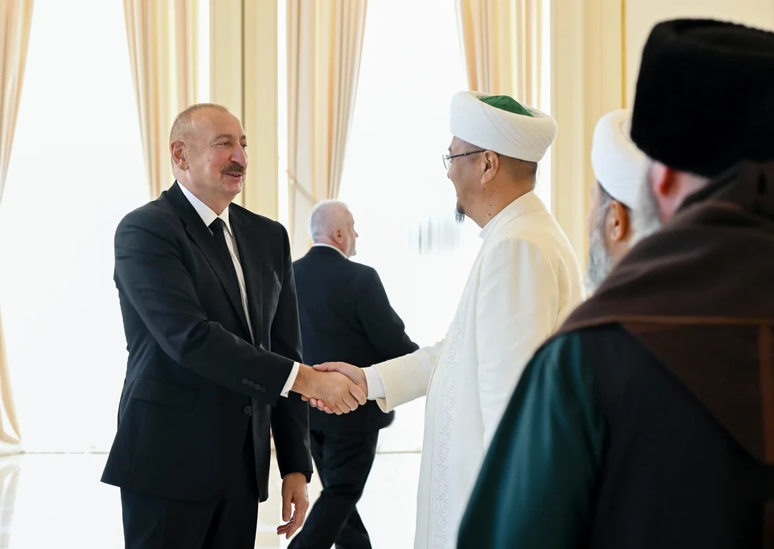 İlham Əliyev Bakıda keçirilən beynəlxalq konfransların iştirakçılarını qəbul etdi - FOTO - YENİLƏNİB