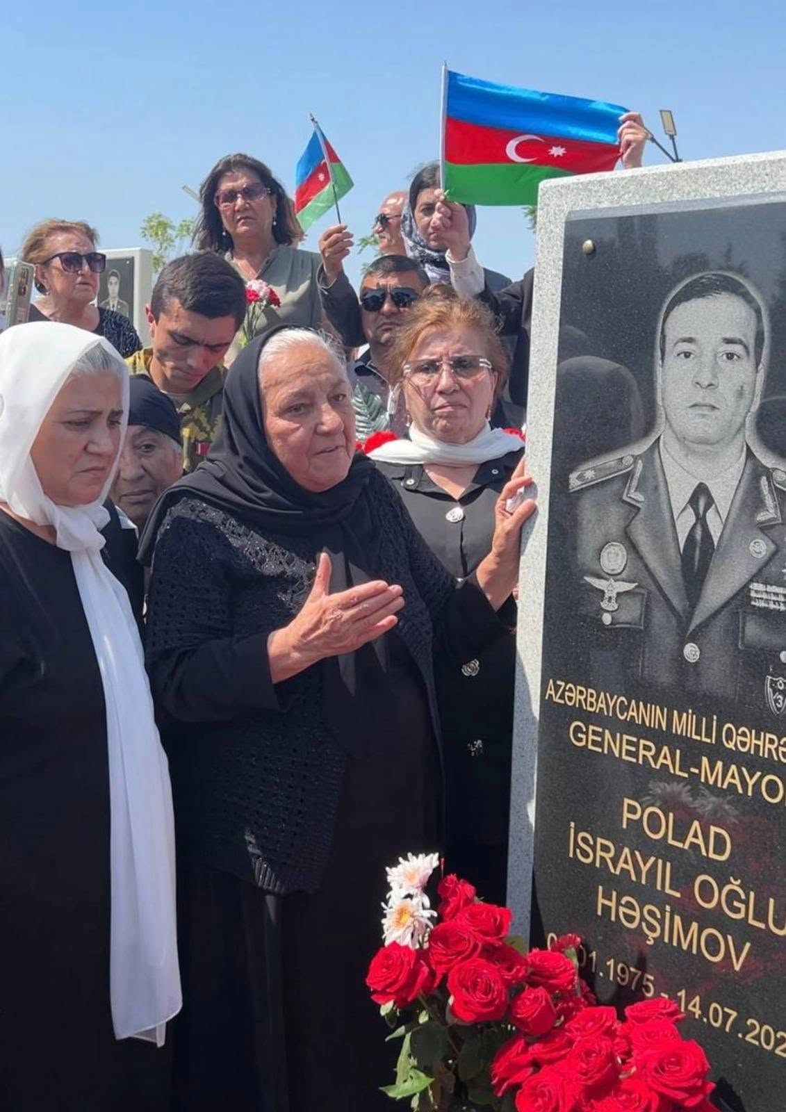 Polad Həşimovun məzar daşındakı nöqsan aradan qaldırıldı - FOTO