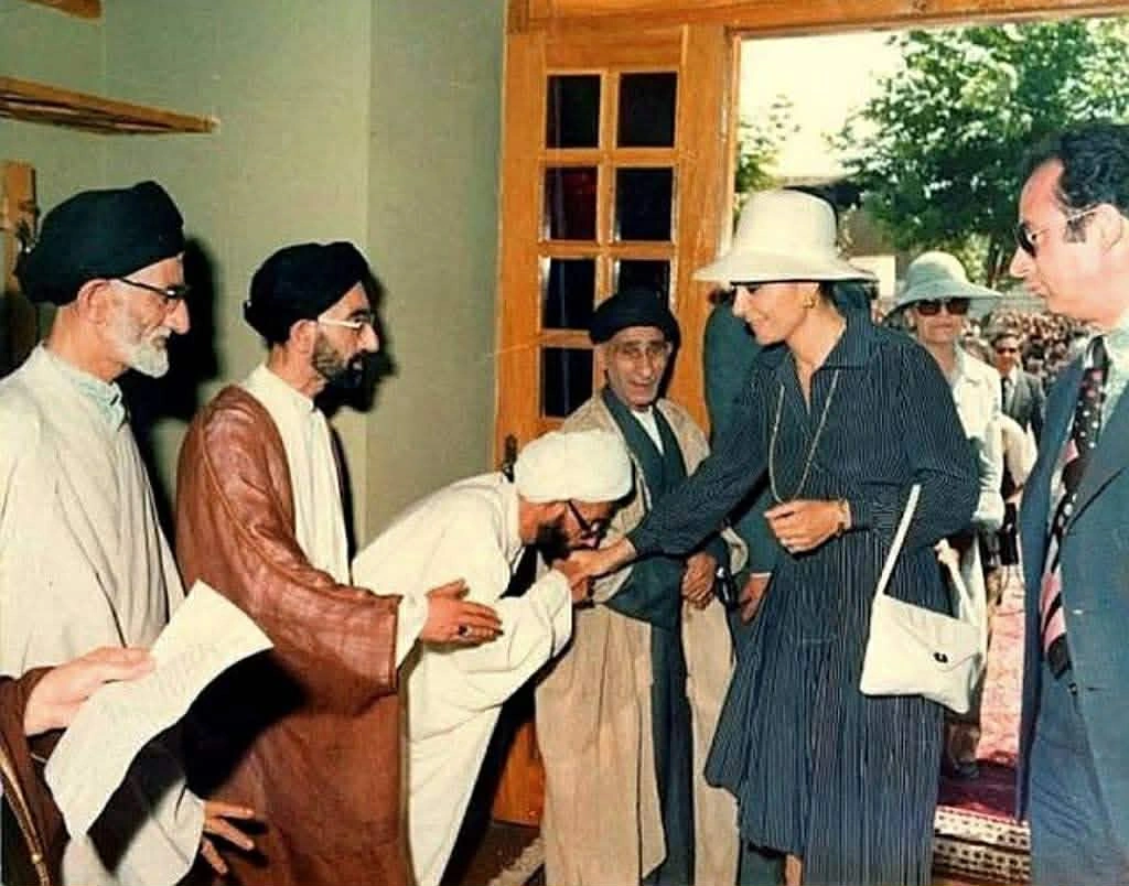 Ayətullahlar Fərəh Pəhləvinin hüzurunda - FOTO