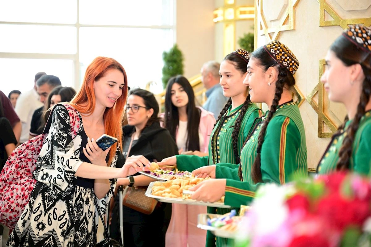 Aşqabad Azərbaycan mədəniyyətini qarşılayır - FOTOLAR