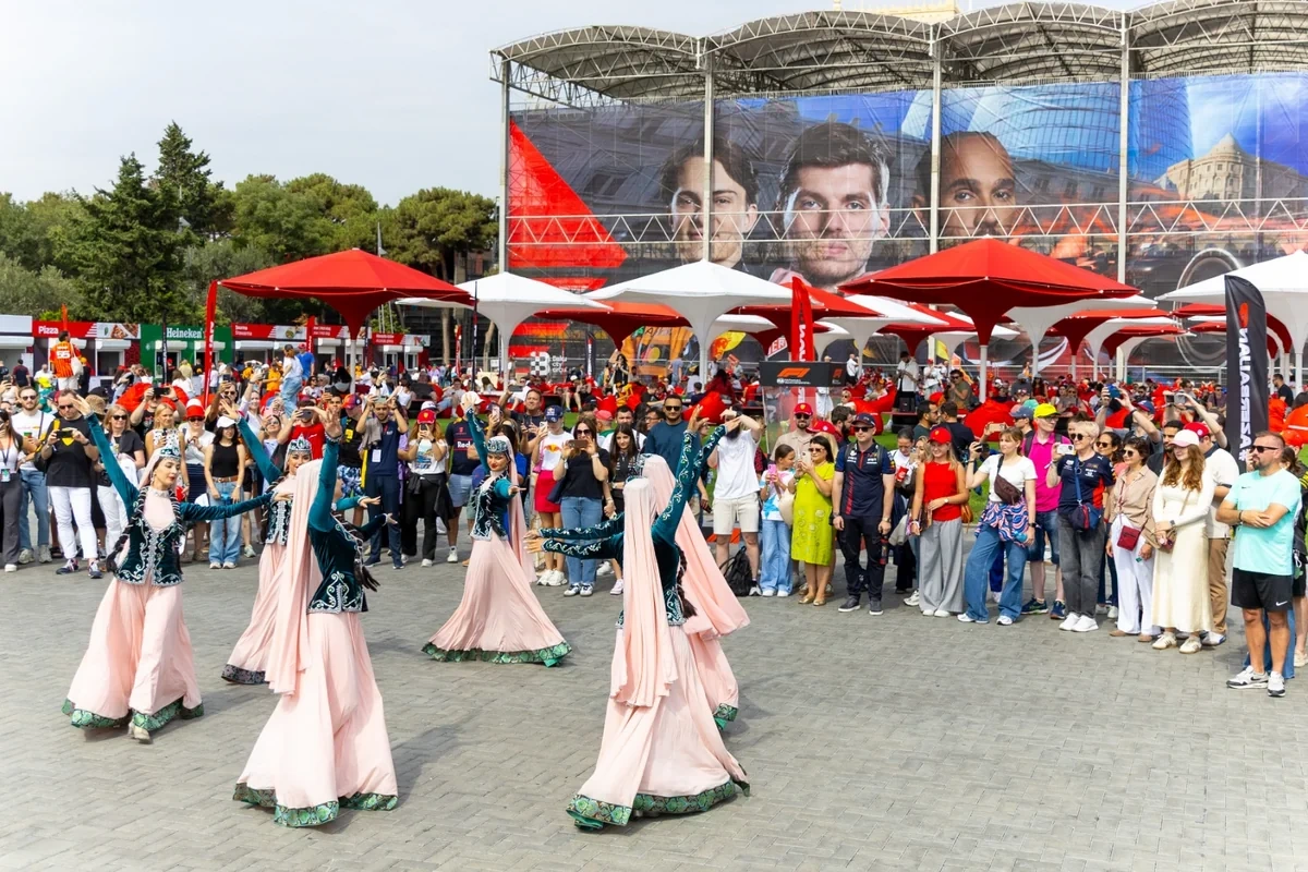 "Formula 1": Bakı Bulvarında əyləncə zonası fəaliyyətə başlayır - FOTO