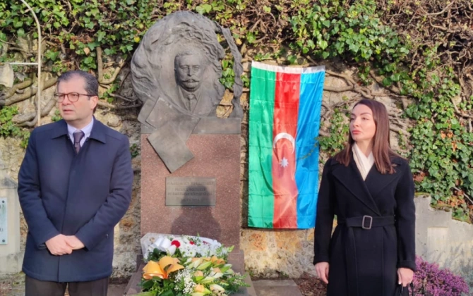 Azərbaycanın Fransadakı səfirliyi 20 Yanvar faciəsinin ildönümü münasibətilə Topçubaşovun məzarını ziyarət edib - FOTO