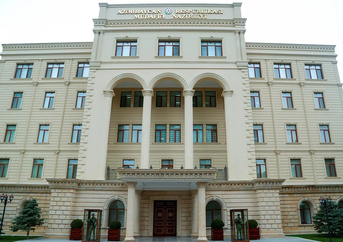 Baş nazirdən Müdafiə Nazirliyinin mülki işçilərinin əməkhaqqıları ilə bağlı QƏRAR