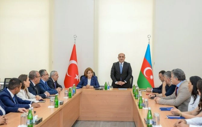 Türkiyə-Azərbaycan Universitetinin ilk rektoru kollektivə təqdim olunub - FOTO