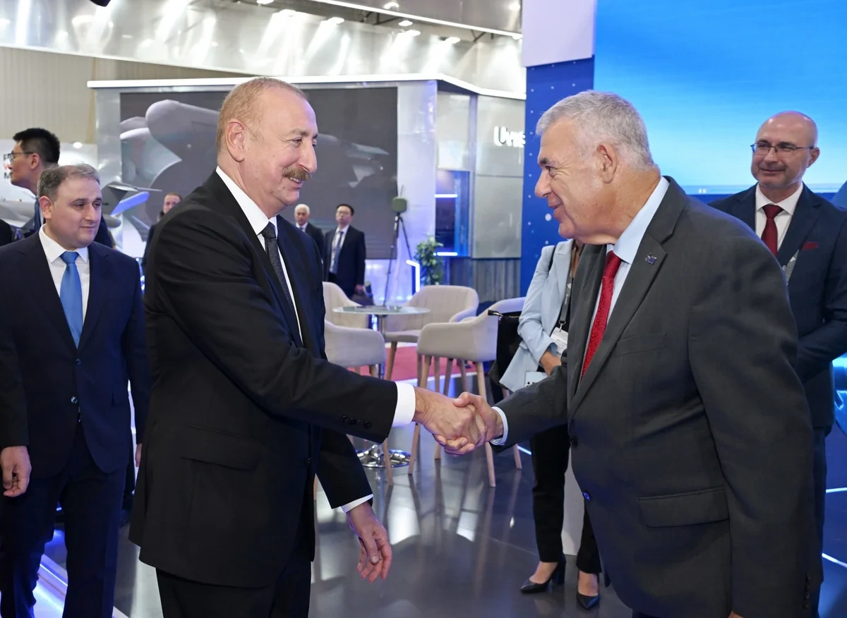 Prezident və xanımı sərgilərlə tanış oldu - FOTOLAR - YENİLƏNİB