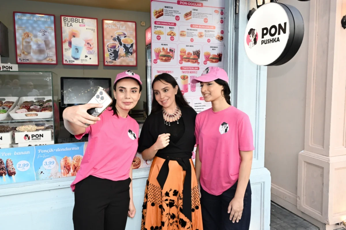 Leyla və Arzu Əliyevalar "CandyFest" yay festivalını ziyarət edib, "Sehrli mirvari" su sirki şousunu izləyiblər - FOTO