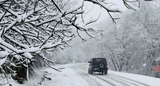 Bakı-Şamaxı-Yevlax yolu buz bağladı - FOTO