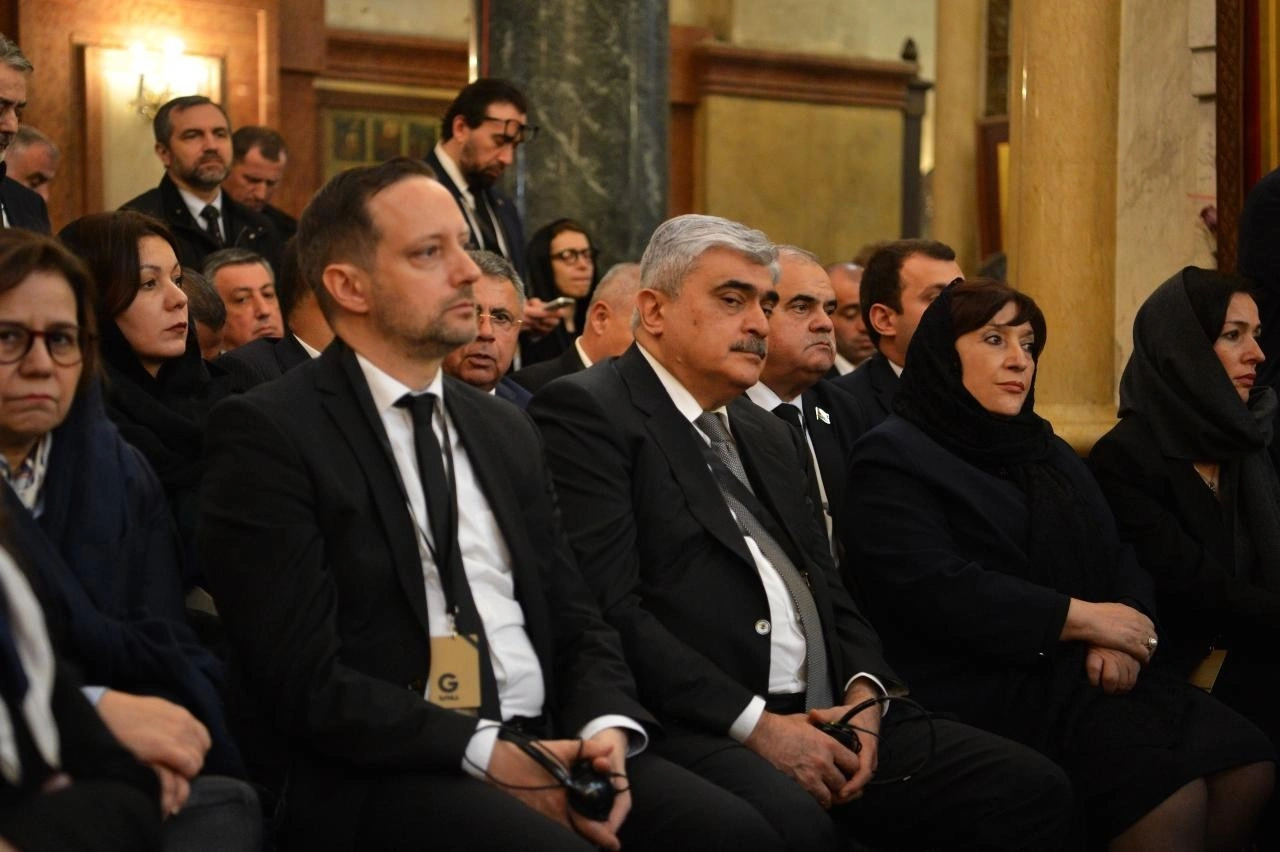 Sahibə Qafarova II İlyanın dəfn mərasimində iştirak edib - FOTO