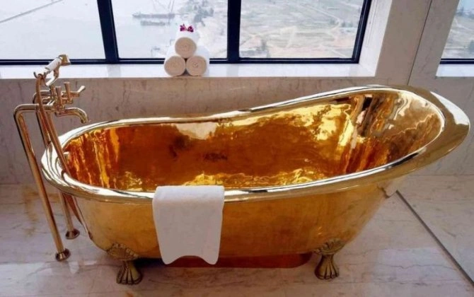 Keçmiş nazir müavini öz hamam vannasında boğuldu...
