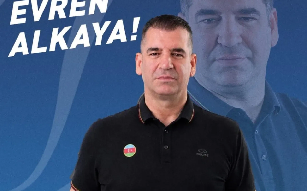 Azərbaycan millisinin baş məşqçisi vəzifəsindən ayrıldı