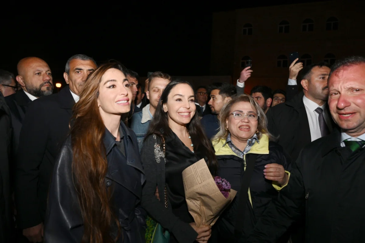 Leyla Əliyeva və Arzu Əliyeva Beynəlxalq Xalça Festivalını ziyarət ediblər - FOTO