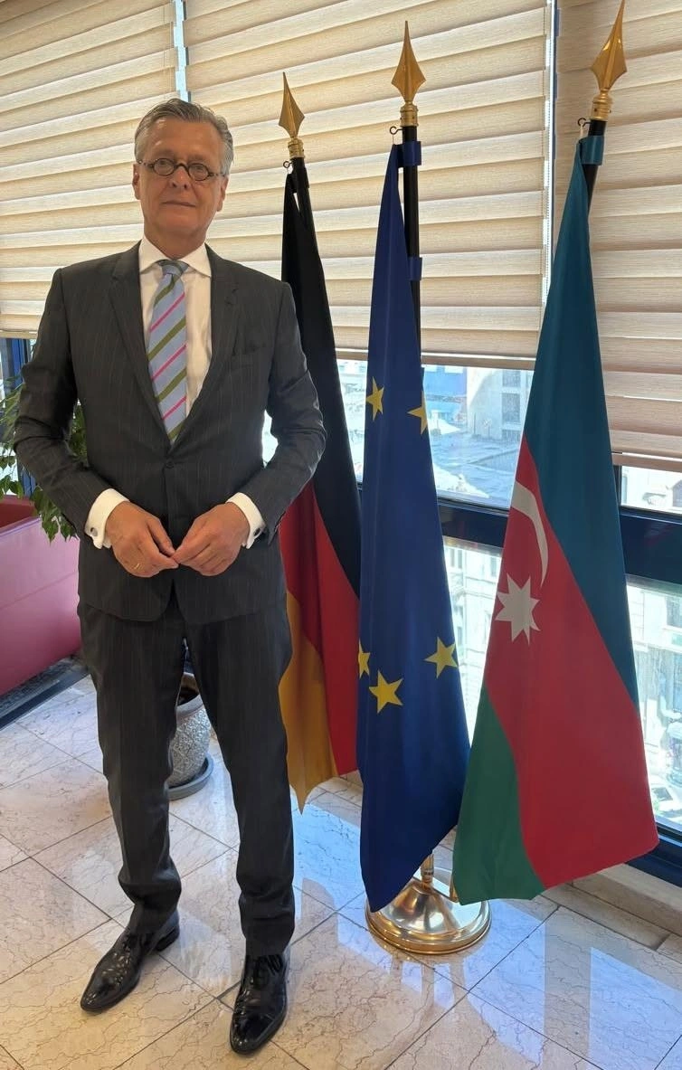 Almaniyanın yeni səfiri Bakıya gəldi - FOTO