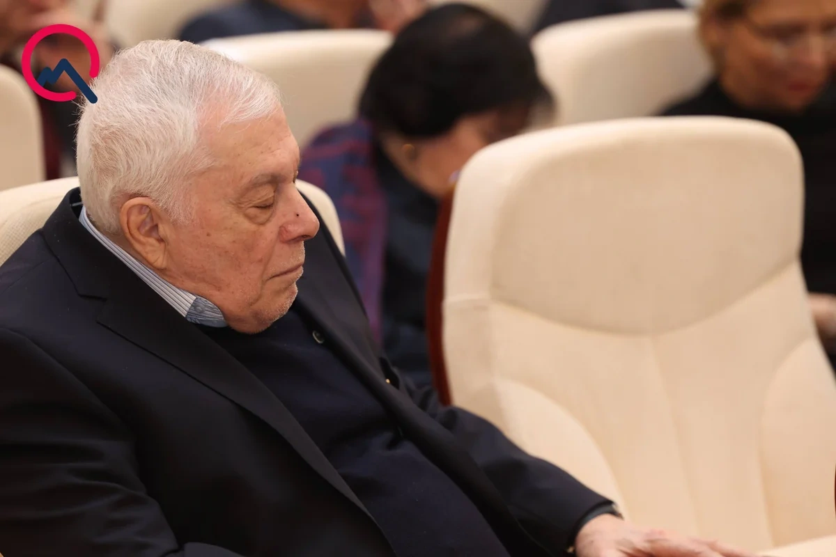 AMEA-da "gərgin" iclas: "Yatmışları razı deyiləm kimsə oyatsın..." - FOTOREPORTAJ