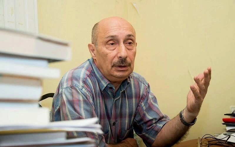 “Putin hakimiyyətdən dördəlli yapışıb və öz hakimiyyətini əbədi etmək üçün hər şey edir”