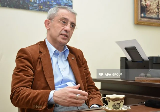 "İnsanları işlədirlər, pulunu vermirlər" - Kitab sektorunda qalmaqallı İDDİALAR