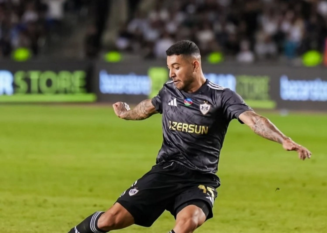 Braziliya klubu "Qarabağ"ın futbolçusunu almaqda İSRARLIDIR: İkinci təklif göndərildi