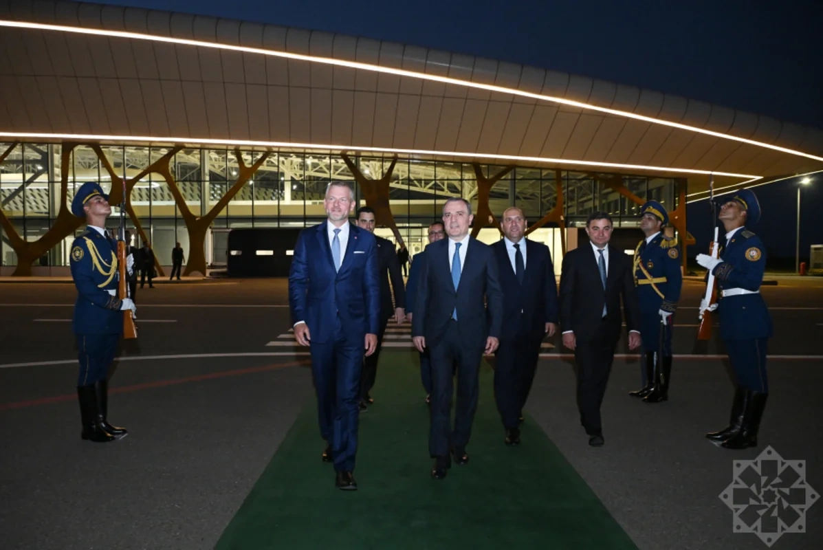 Slovakiya prezidenti Füzuli aeroportundan təyyarə ilə Bakı şəhərinə yola düşüb - FOTO