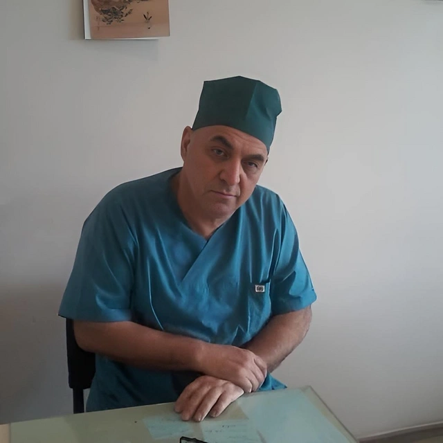 Məşhur generalın cərrah qardaşı Bakıda marşrut avtobusunda ölüb - FOTO