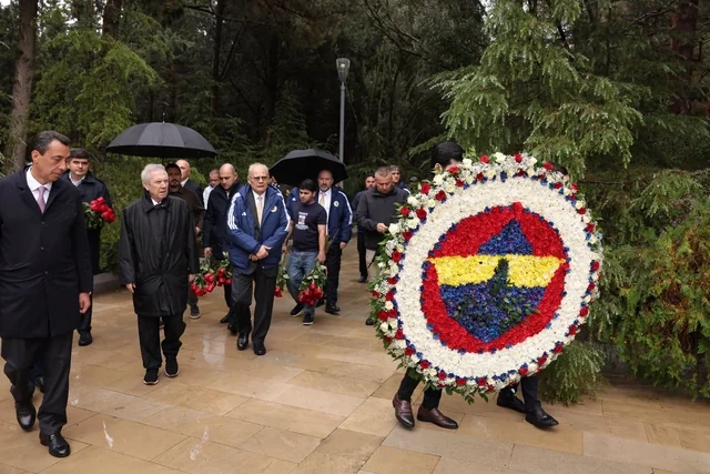 "Fənərbağça"nın nümayəndələri Heydər Əliyevin məzarını və Şəhidlər xiyabanını ziyarət ediblər - FOTO