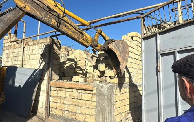 Bakıda daha bir qanunsuz tikili söküldü - FOTO/VİDEO