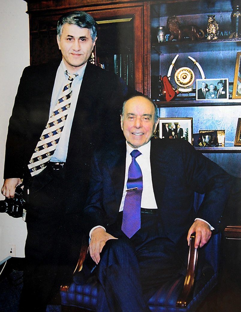 “Heydər Əliyev yanımda Ramiz Mehdiyevə zəng edib dedi ki...” – Prezidentin fotoqrafı