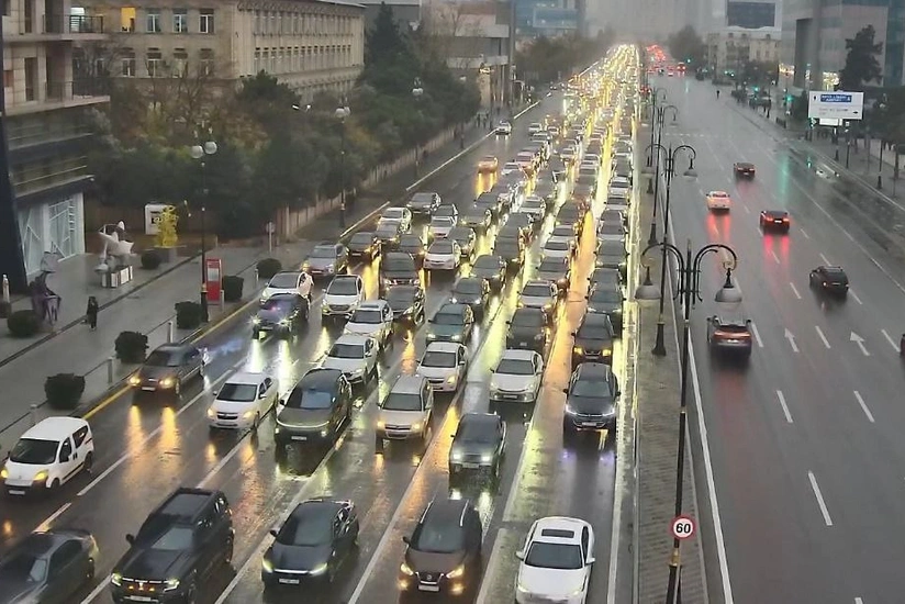 Bakıda 14 istiqamətdə tıxac var - SİYAHI