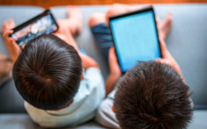 Telefon və planşet uşağın yuxusuna necə təsir edir? - Pediatrdan xəbərdarlıq