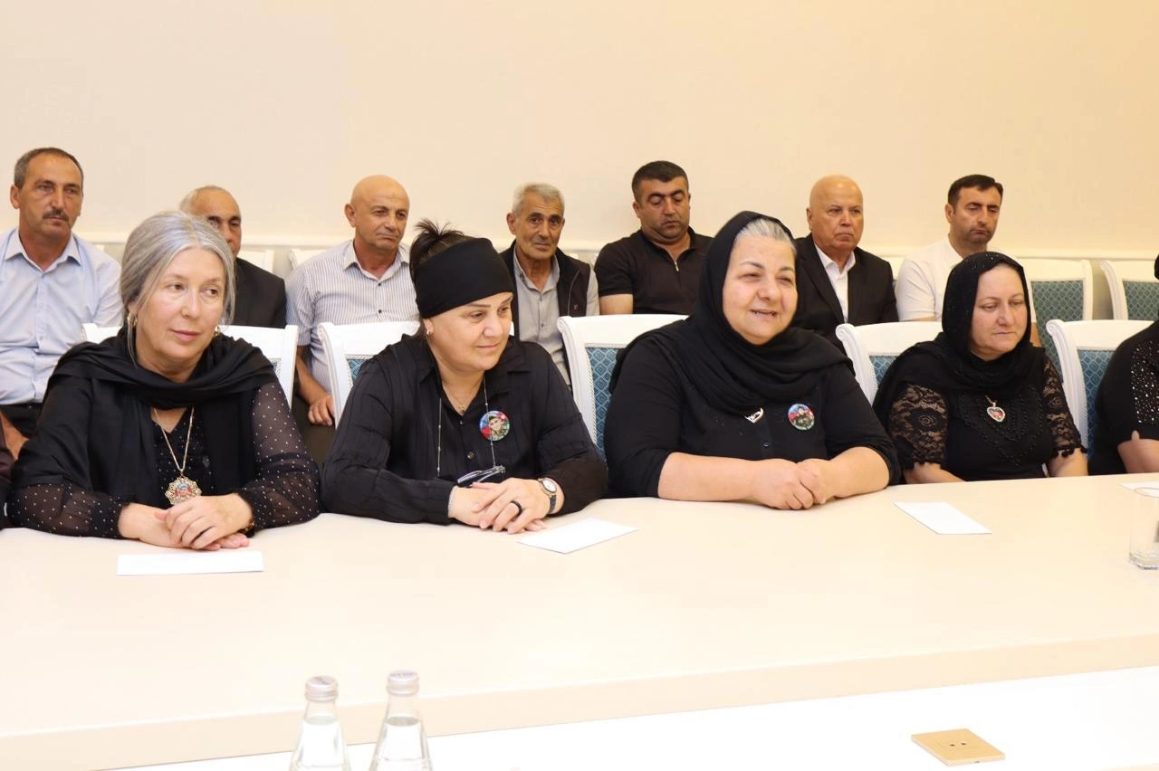 Deputat Ağalar Vəliyev şəhid ailələri ilə görüşdü, ehsan mərasimi təşkil olundu - FOTO