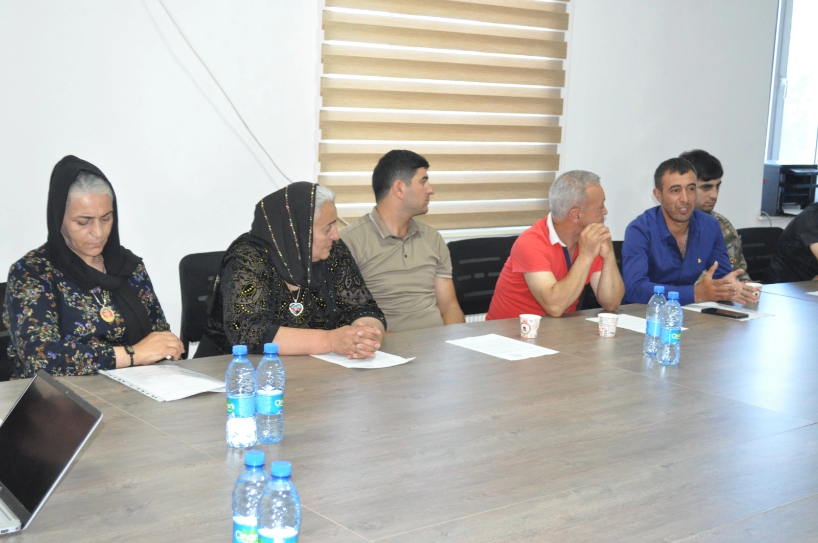 Qobustanda şəhid ailəsi üzvləri və müharibə iştirakçılarına hüquqi konsultasiya xidməti göstərilib - FOTO