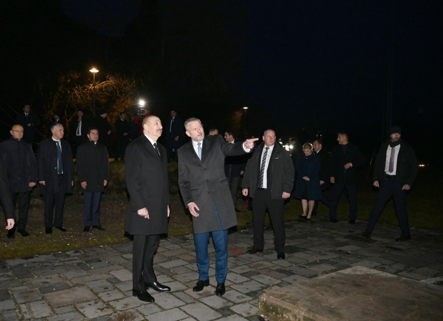 Azərbaycan və Slovakiya prezidentləri Bratislavada “Azadlıq Qapısı” abidəsini ziyarət ediblər - FOTO