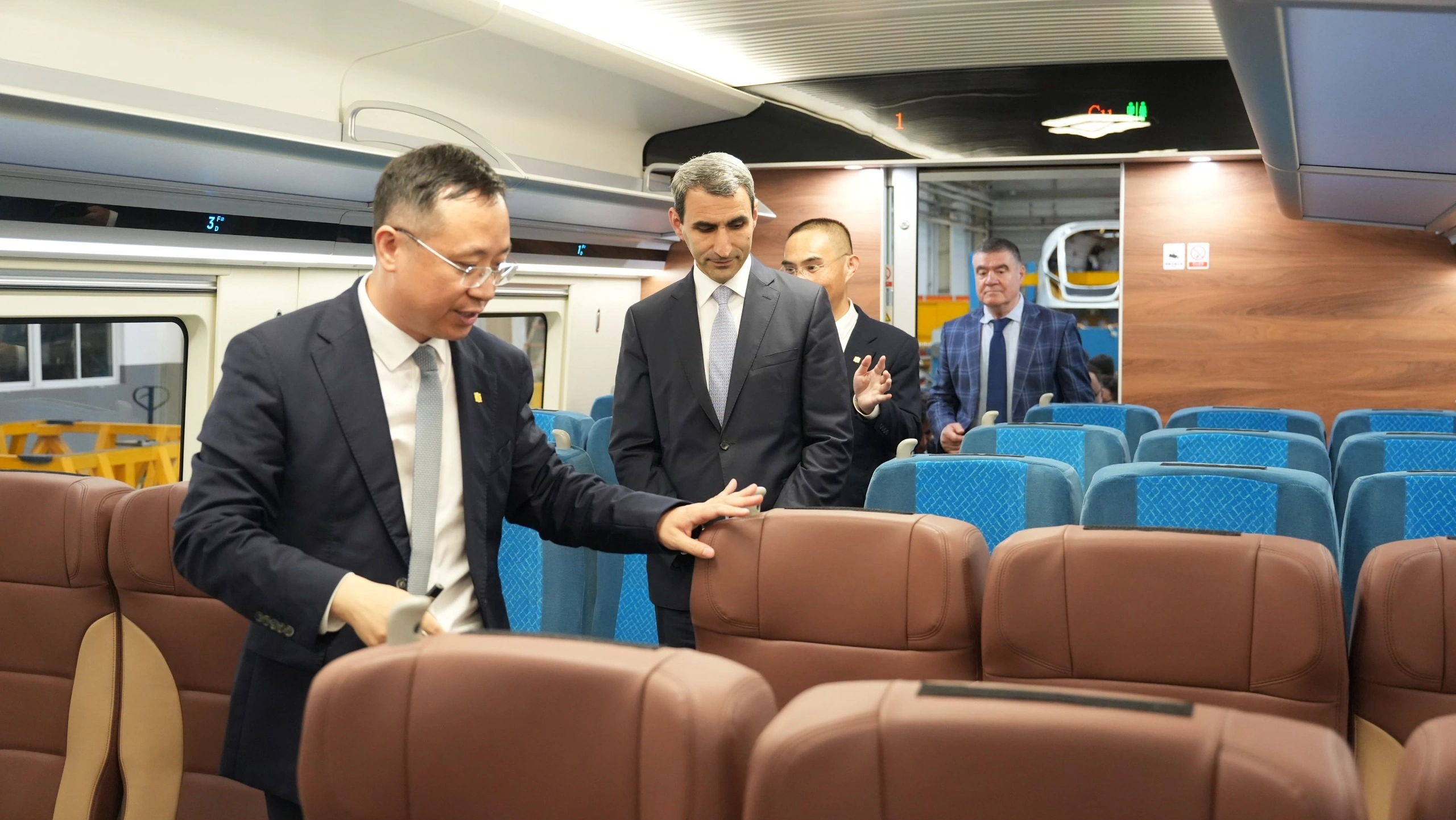 ADY Çindən yeni sərnişin qatarları və vaqonları almağı planlaşdırır - FOTO