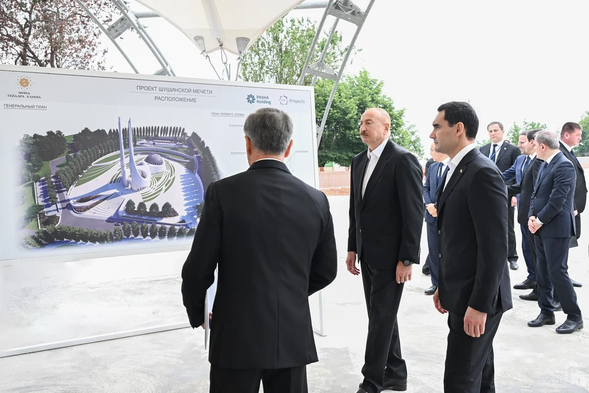 Prezidentlər Şuşa məscidində tikinti işlərinin gedişi ilə tanış oldular - FOTO