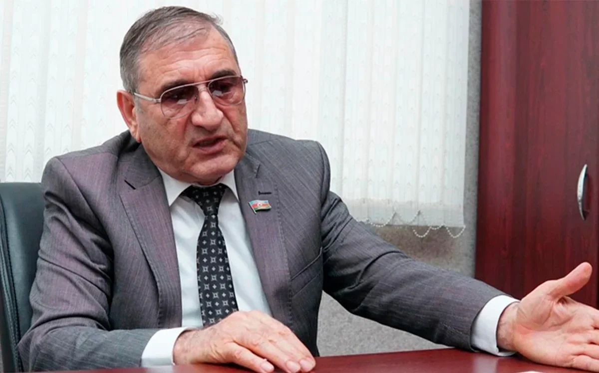Deputat: "Kəndin yaşayış şəraiti dəyişib, villalar, hər qapıda 3-4 maşın var"