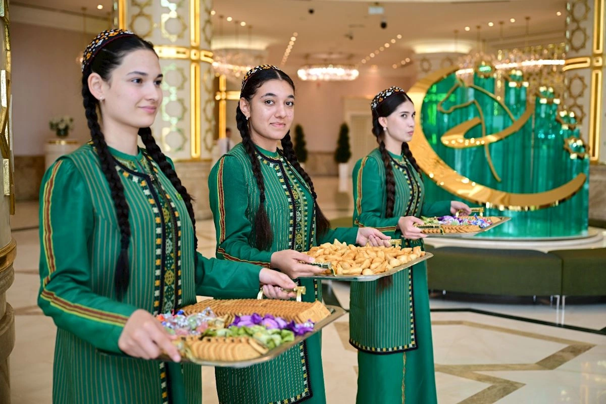 Aşqabad Azərbaycan mədəniyyətini qarşılayır - FOTOLAR