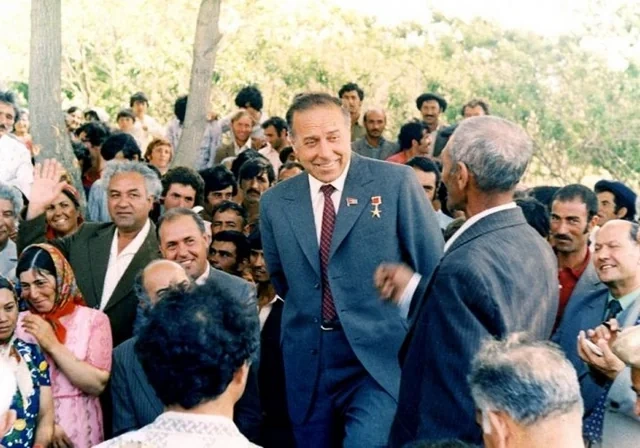 "Mən yer üzündə müəllimdən yüksək ad tanımıram" - Ulu öndərin təhsilə verdiyi müstəsna dəyər - FOTO