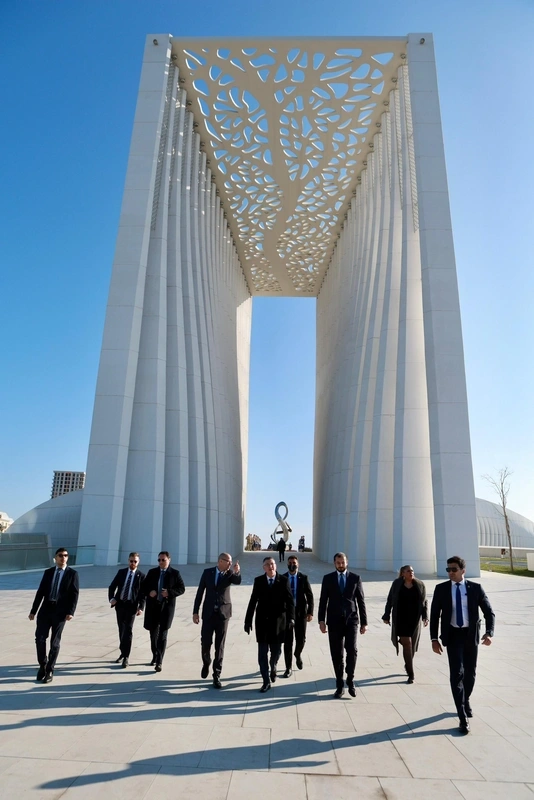 İsrail XİN rəhbəri Zəfər parkı və Şəhidlər xiyabanını ziyarət etdi - FOTO