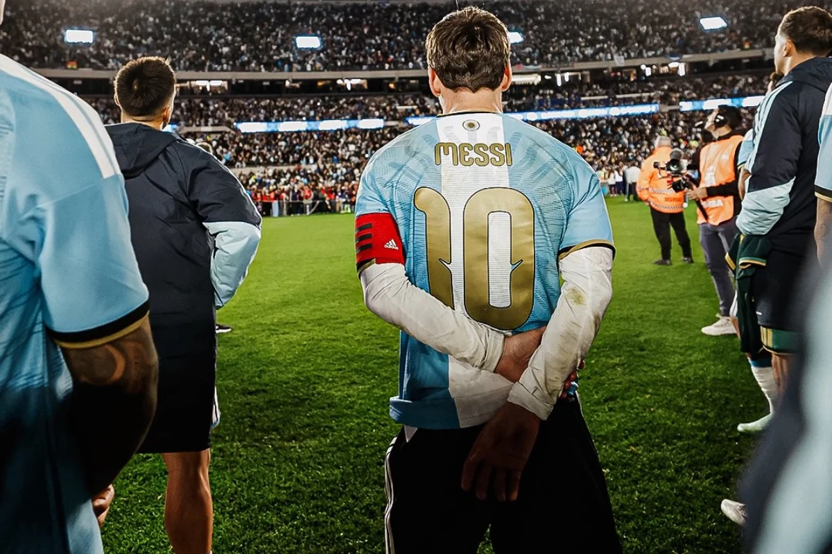 Messi: "Komanda yoldaşlarım məni dünya çempionu etdilər"