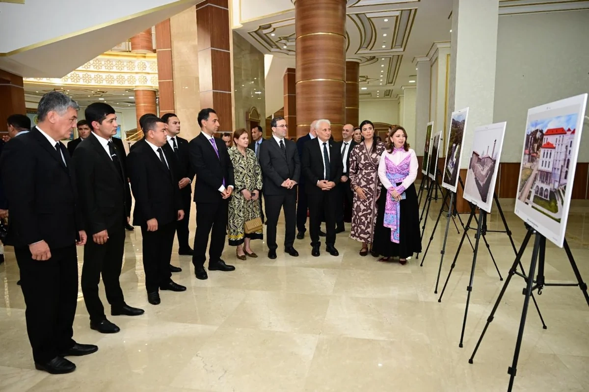 Türkmənistanda "Azərbaycan - obyektivdən tarixə" adlı sərgi təqdim olunub - FOTO