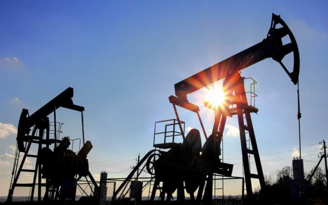 Trampın İranın enerji infrastrukturuna zərbələri təxirə salmasından sonra neft ucuzlaşıb