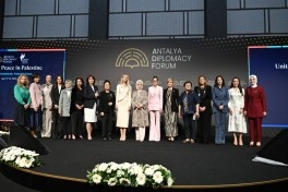 Mehriban Əliyeva Antalya Diplomatiya Forumu çərçivəsində paneldə iştirak edib - FOTO