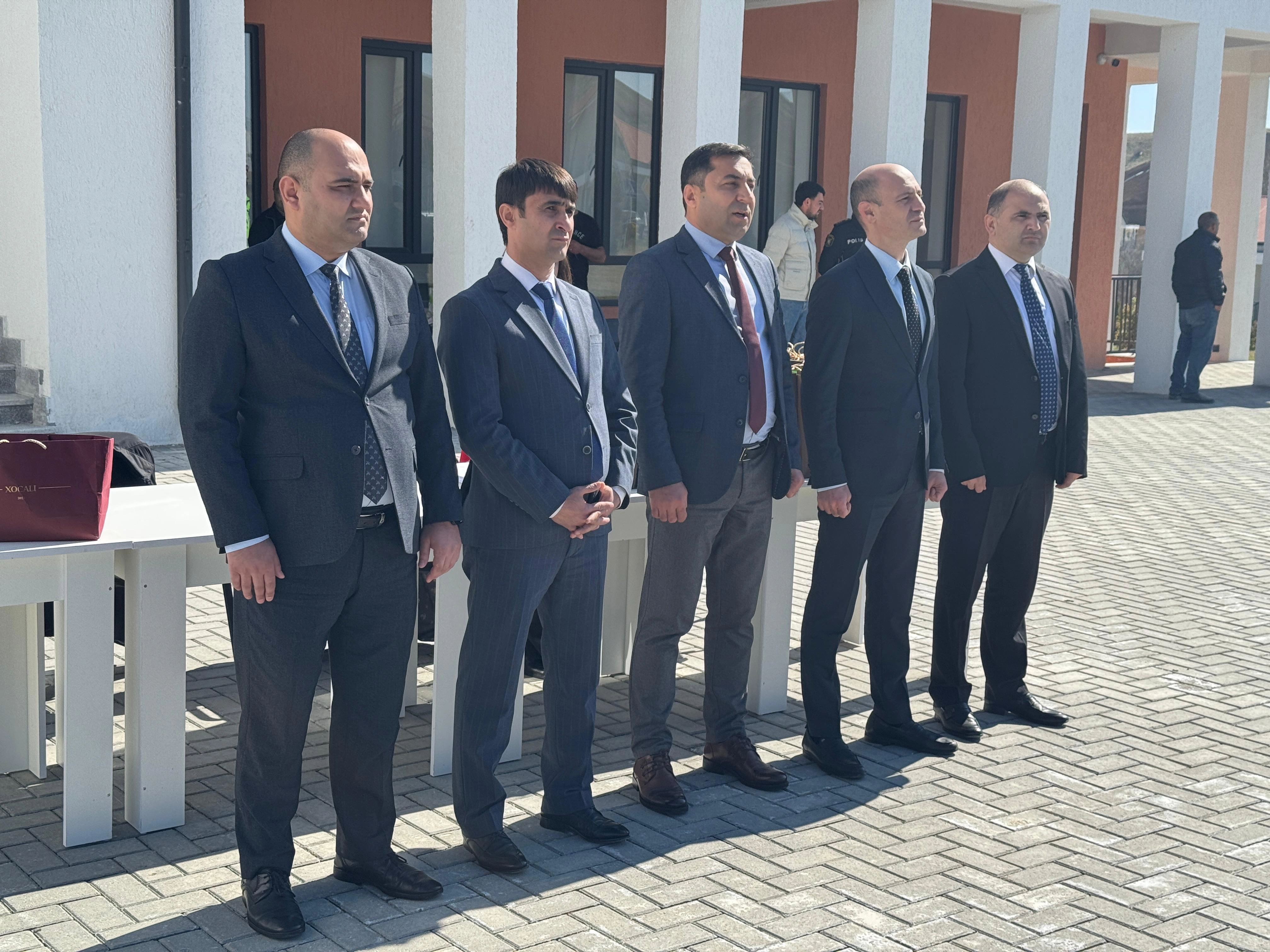 Növbəti köç karvanı Horovlu kəndinə çatdı, açarlar təqdim olundu - FOTO
