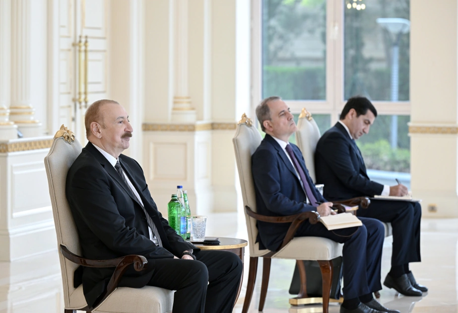 İlham Əliyev Kolumbiyanın Azərbaycanda yeni təyin olunmuş səfirini qəbul etdi - FOTO