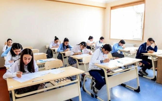 Ana və iki övladı eyni vaxtda tələbə oldu