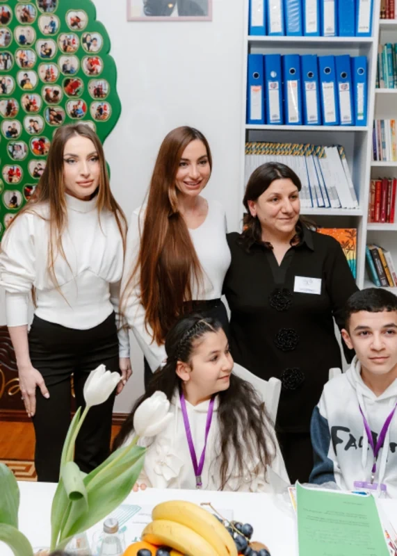 Leyla Əliyeva, Arzu Əliyeva və Alyona Əliyeva "Yaşama Dəstək" Mərkəzində olublar - FOTO