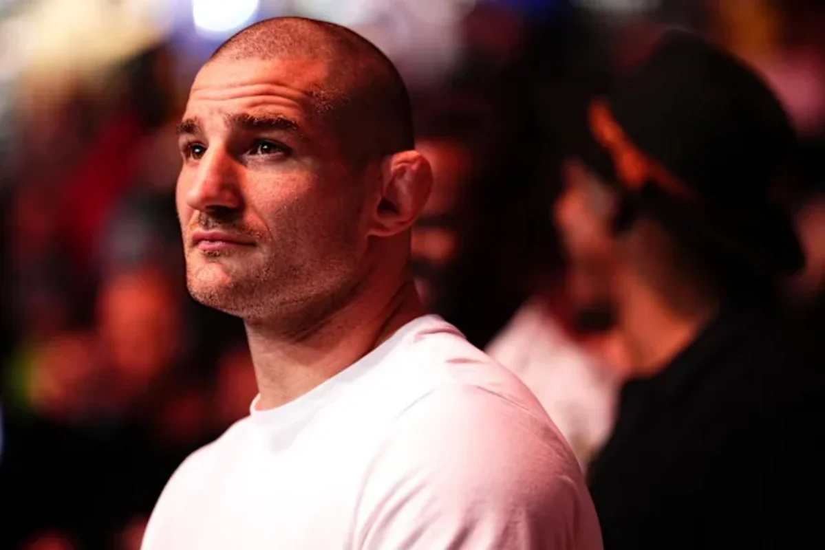 UFC çempionu suda batan kişini xilas etdi