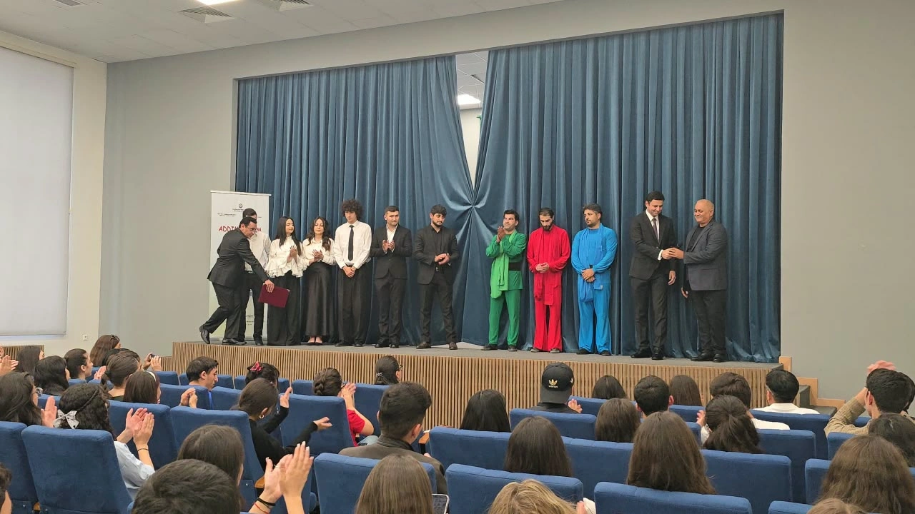 Bakı Uşaq və Gənclər Teatrı Xankəndində-müharibənin 6-cı ildönümü qeyd olunub - FOTO