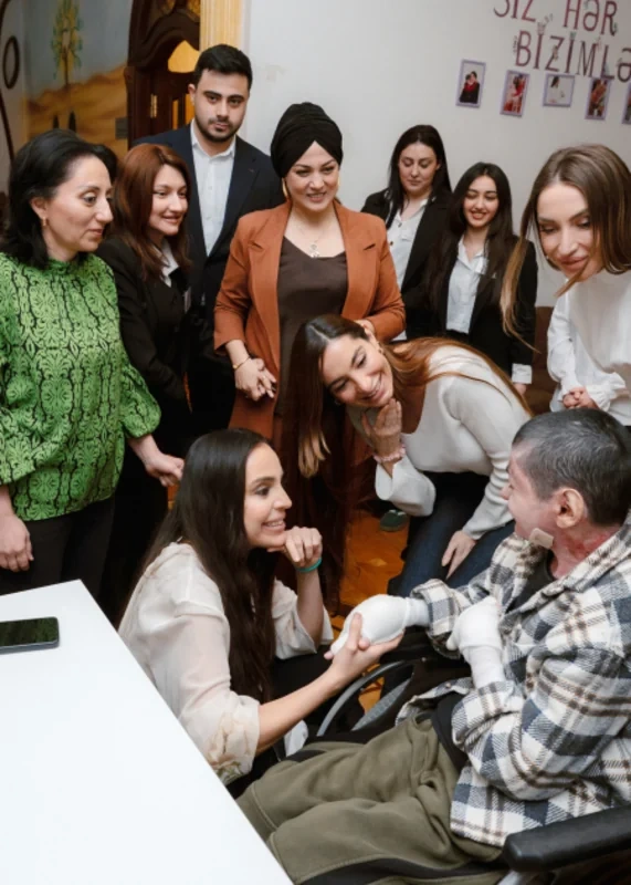 Leyla Əliyeva, Arzu Əliyeva və Alyona Əliyeva "Yaşama Dəstək" Mərkəzində olublar - FOTO